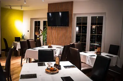 GRAND SLAM Restaurant & Lounge